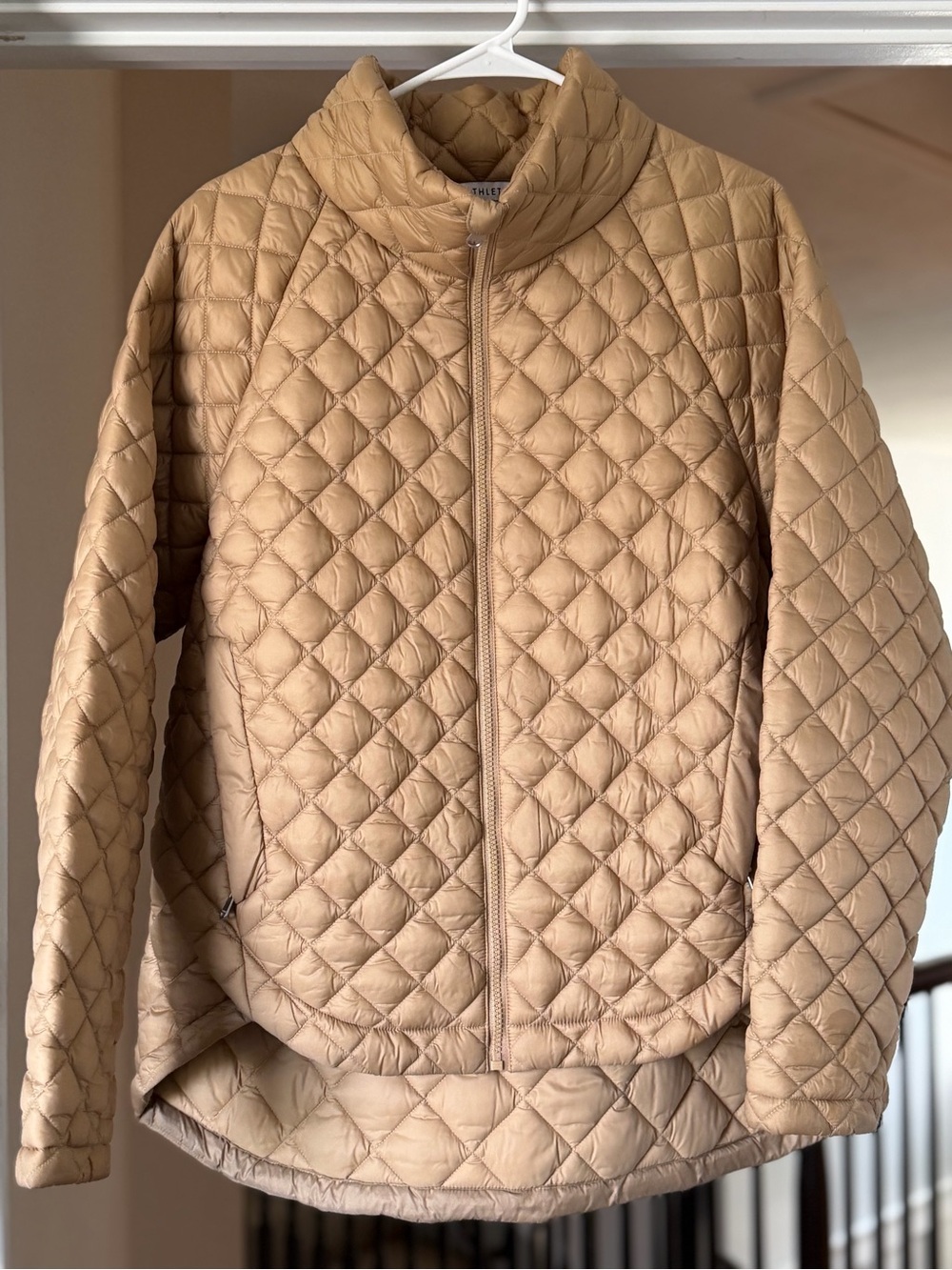 Athleta Whisper Featherless Puffer Jacket Dune Quilted High-Low. Size Large